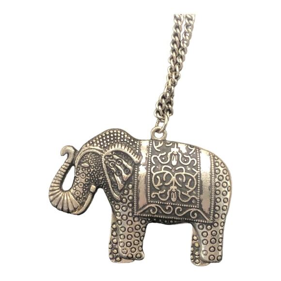 Retro Detailed Ornately Carved Large Elephant Necklace Silver Tone Necklace - Picture 6 of 12